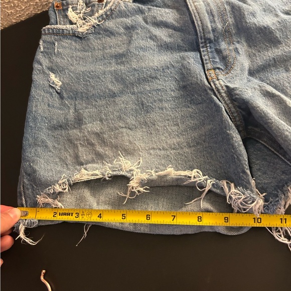 Abercrombie & Fitch 4" Mom Short High Rise Size 29/8 Distressed Denim Casual - Picture 2 of 7